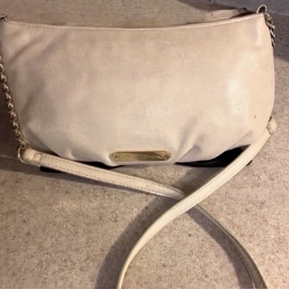 Elegant Betsey Johnson Black and Cream Bow Accent Women's Bag - Picture 2 of 3
